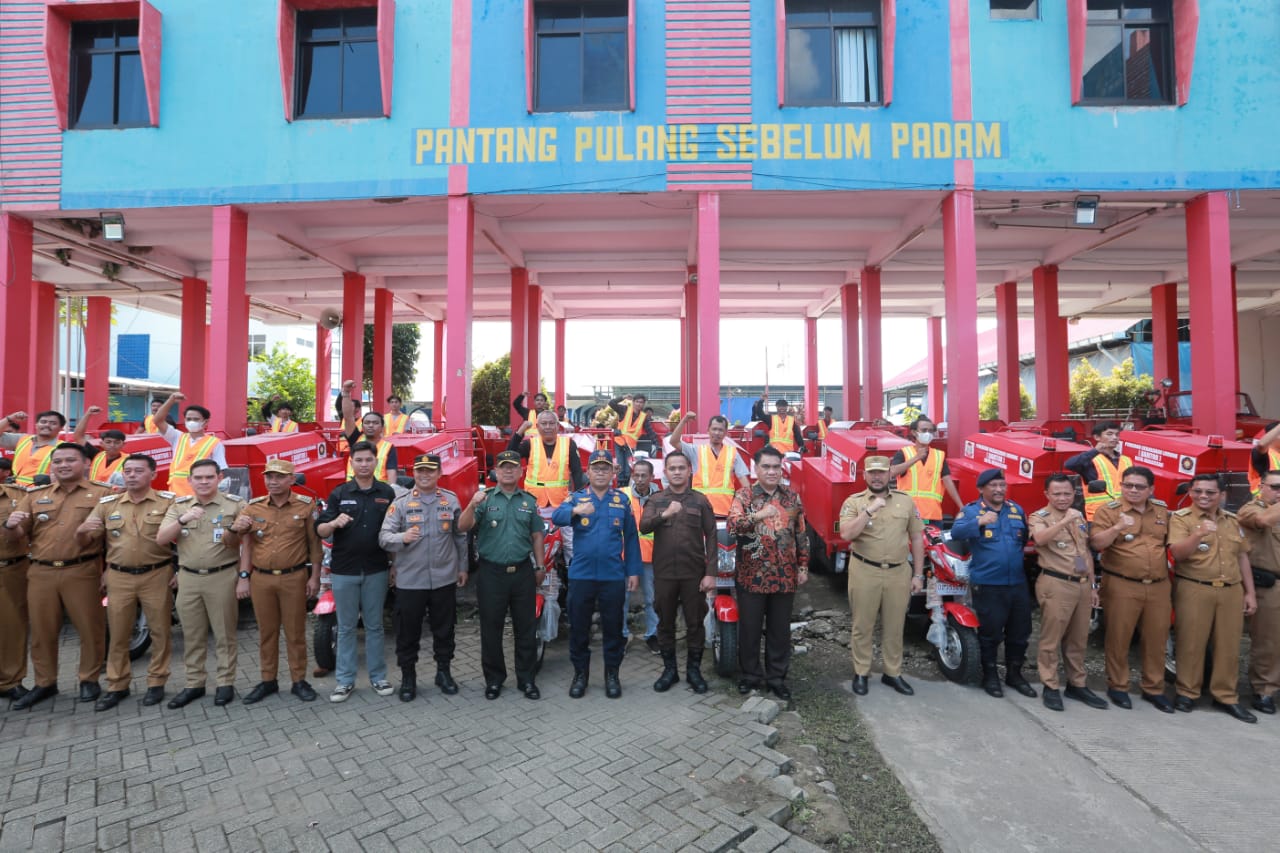 Alternatif Pertolongan Pertama Kebakaran, Danny Bagikan 53 Unit Damtor